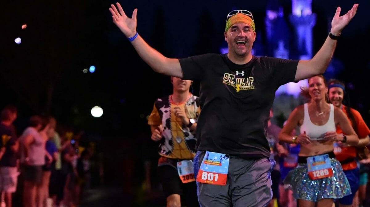 Chris corriendo la media maratón de Disneyland