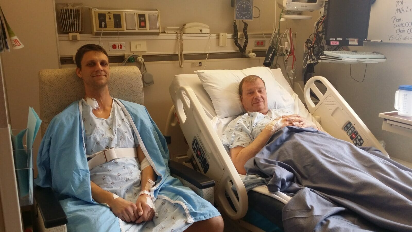 Bryan y su suegro en el hospital